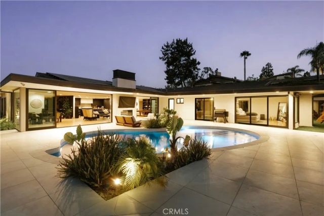 14555 Deervale Place, Sherman Oaks, CA 91403