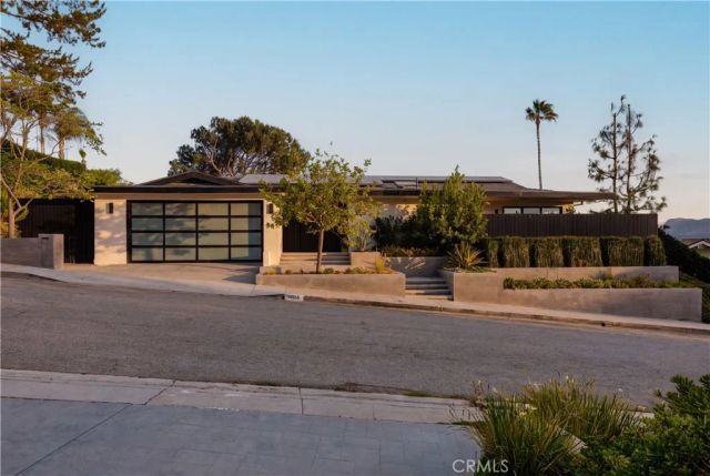 14555 Deervale Place, Sherman Oaks, CA 91403