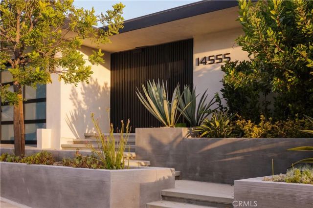 14555 Deervale Place, Sherman Oaks, CA 91403