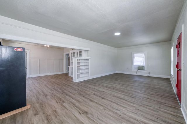 385 N Park, Fresno, CA 93701