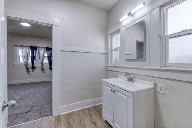 385 N Park, Fresno, CA 93701