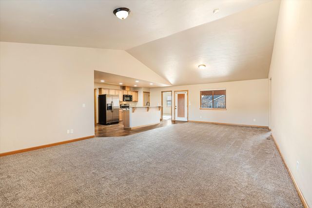 722 NE Redwood Avenue, Redmond, OR 97756