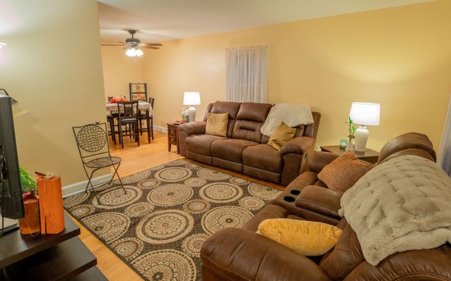 237 Hollywood Avenue, Munster, IN 46321