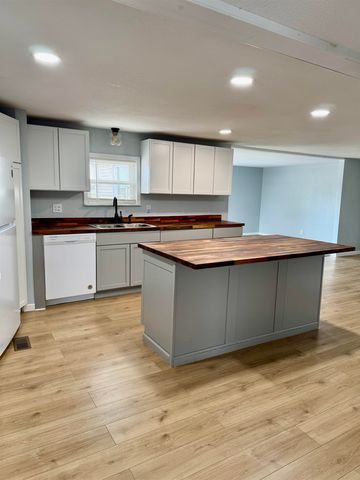 1615 E 90th St S, Haysville, KS 67060