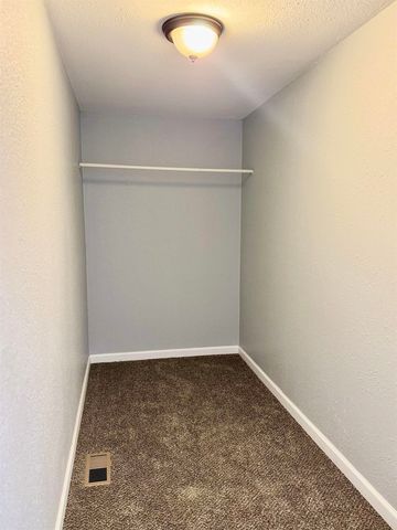 1615 E 90th St S, Haysville, KS 67060