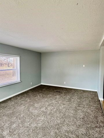 1615 E 90th St S, Haysville, KS 67060