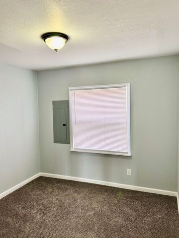 1615 E 90th St S, Haysville, KS 67060