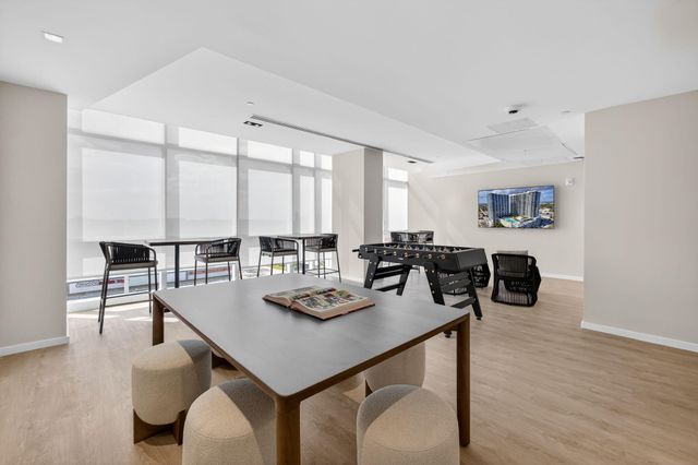 220 Lake Shore Drive 609, Lake Park, FL 33403