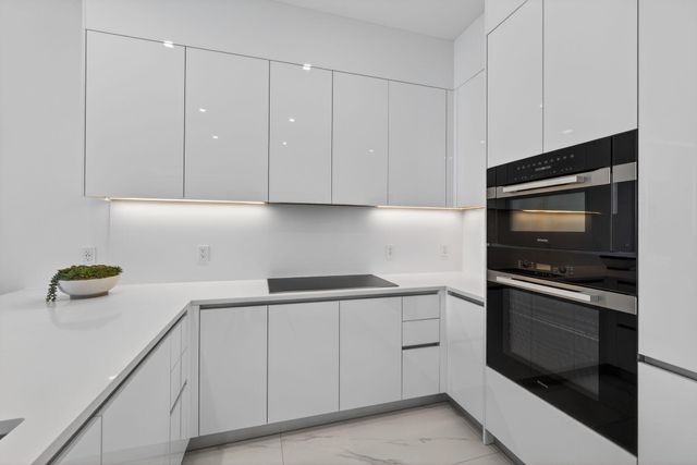 220 Lake Shore Drive 609, Lake Park, FL 33403