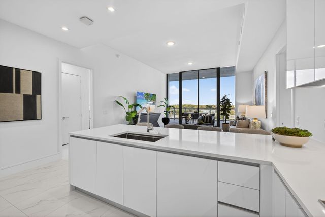 220 Lake Shore Drive 609, Lake Park, FL 33403