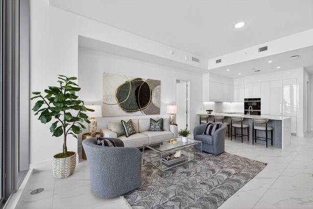 220 Lake Shore Drive 609, Lake Park, FL 33403