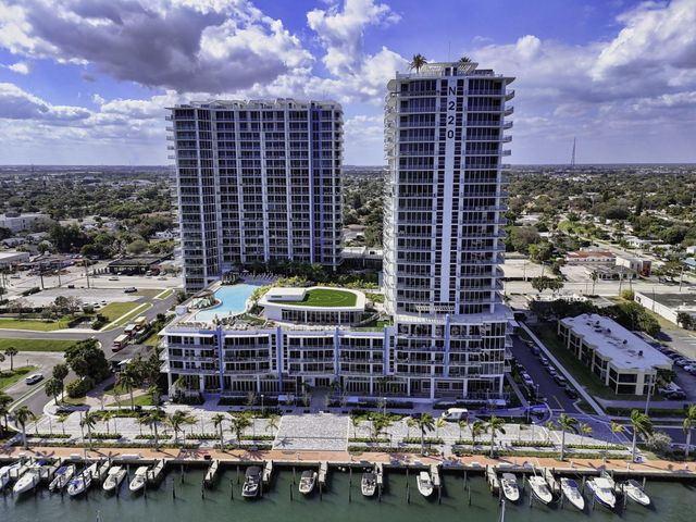 220 Lake Shore Drive 609, Lake Park, FL 33403