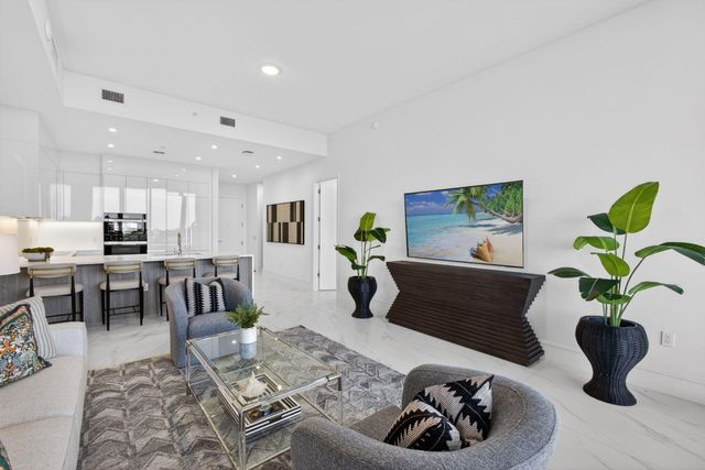 220 Lake Shore Drive 609, Lake Park, FL 33403