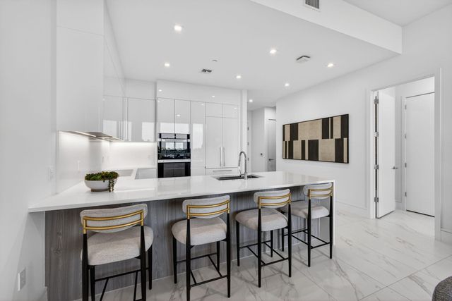 220 Lake Shore Drive 609, Lake Park, FL 33403