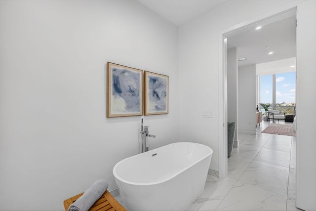 220 Lake Shore Drive 609, Lake Park, FL 33403