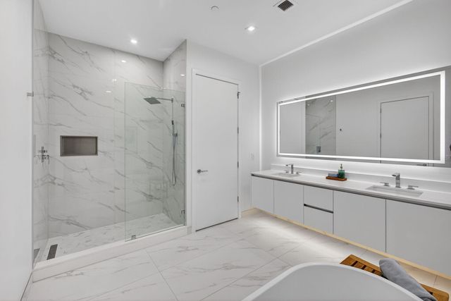 220 Lake Shore Drive 609, Lake Park, FL 33403