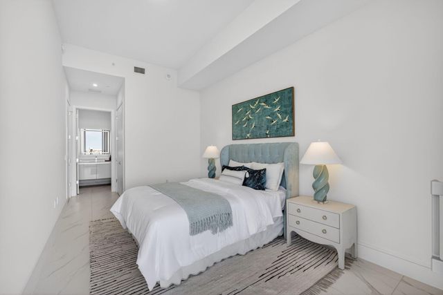 220 Lake Shore Drive 609, Lake Park, FL 33403