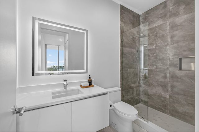 220 Lake Shore Drive 609, Lake Park, FL 33403