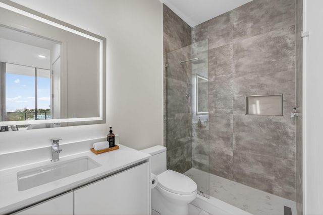 220 Lake Shore Drive 609, Lake Park, FL 33403