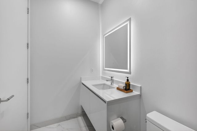 220 Lake Shore Drive 609, Lake Park, FL 33403