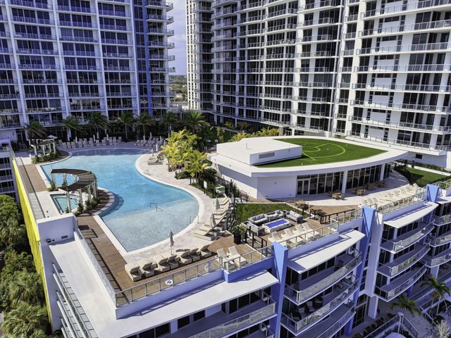 220 Lake Shore Drive 609, Lake Park, FL 33403