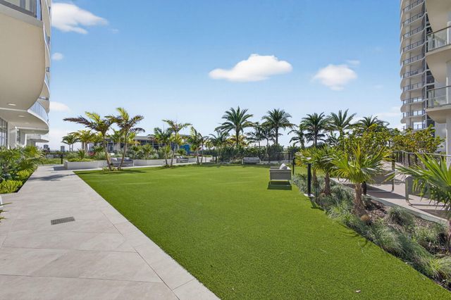 220 Lake Shore Drive 609, Lake Park, FL 33403