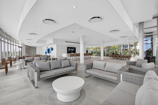 220 Lake Shore Drive 609, Lake Park, FL 33403