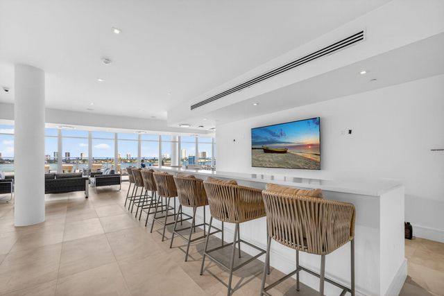 220 Lake Shore Drive 609, Lake Park, FL 33403