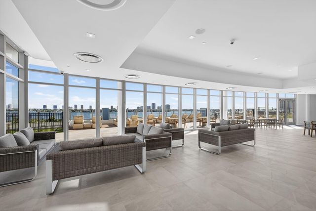 220 Lake Shore Drive 609, Lake Park, FL 33403