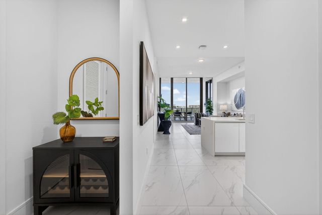 220 Lake Shore Drive 609, Lake Park, FL 33403