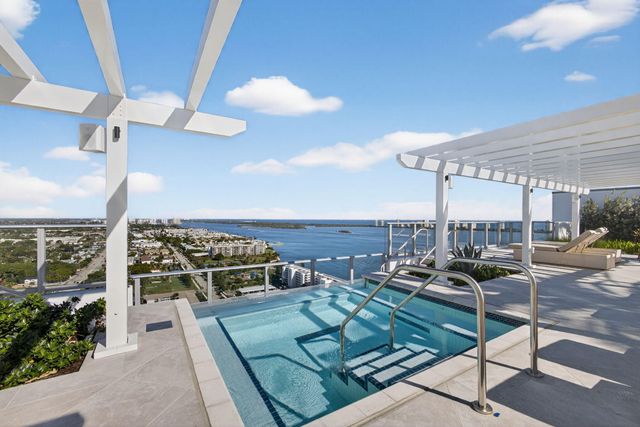 220 Lake Shore Drive 609, Lake Park, FL 33403