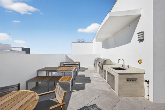 220 Lake Shore Drive 609, Lake Park, FL 33403