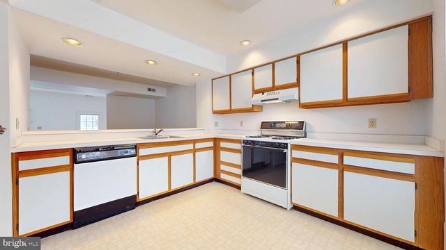 668 LAKEFRONT CIR, Galloway, NJ 08205