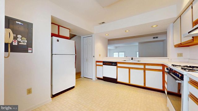 668 LAKEFRONT CIR, Galloway, NJ 08205