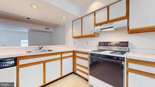 668 LAKEFRONT CIR, Galloway, NJ 08205