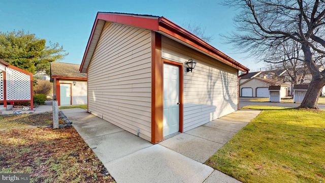 668 LAKEFRONT CIR, Galloway, NJ 08205