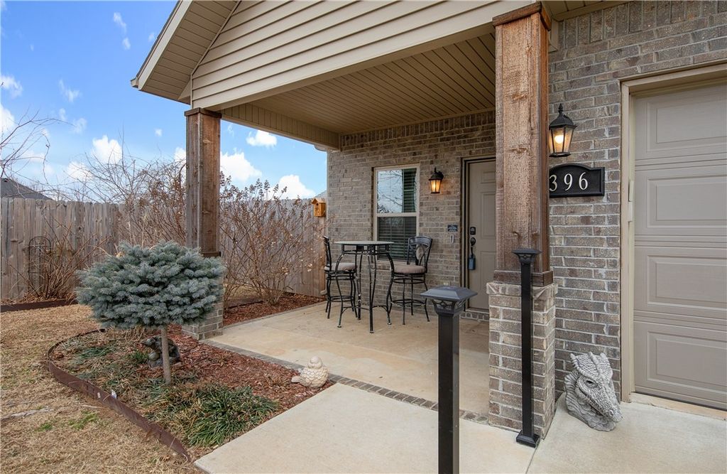 396 N Torc Lane, Fayetteville, AR 72704