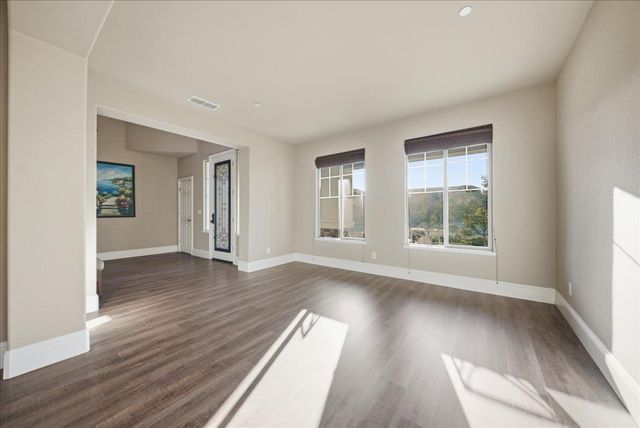 325 White Feather Ct, Roseville, CA 95747