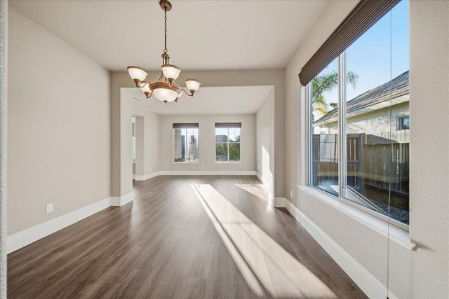 325 White Feather Ct, Roseville, CA 95747