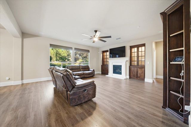 325 White Feather Ct, Roseville, CA 95747