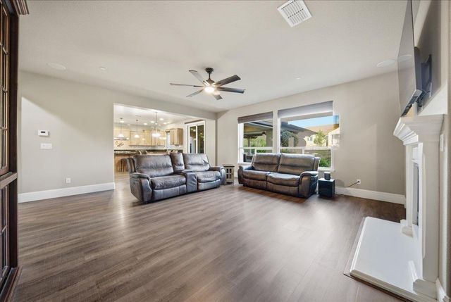 325 White Feather Ct, Roseville, CA 95747