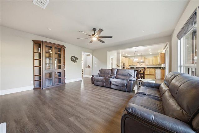 325 White Feather Ct, Roseville, CA 95747