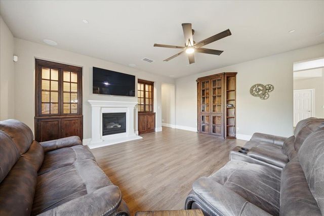 325 White Feather Ct, Roseville, CA 95747