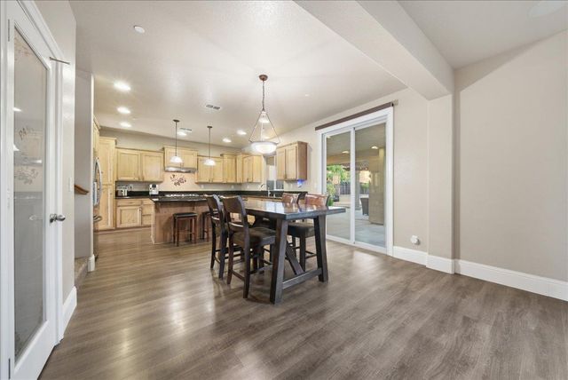 325 White Feather Ct, Roseville, CA 95747