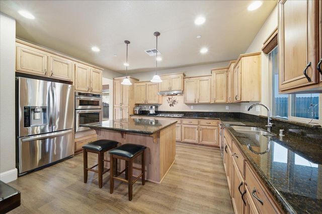 325 White Feather Ct, Roseville, CA 95747