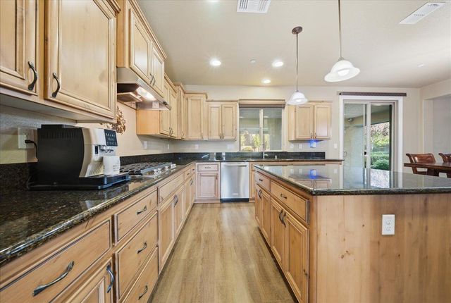 325 White Feather Ct, Roseville, CA 95747