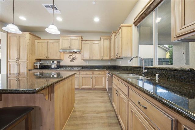 325 White Feather Ct, Roseville, CA 95747
