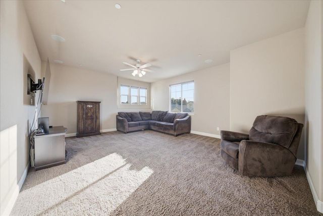 325 White Feather Ct, Roseville, CA 95747