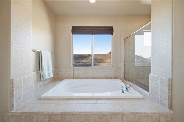 325 White Feather Ct, Roseville, CA 95747