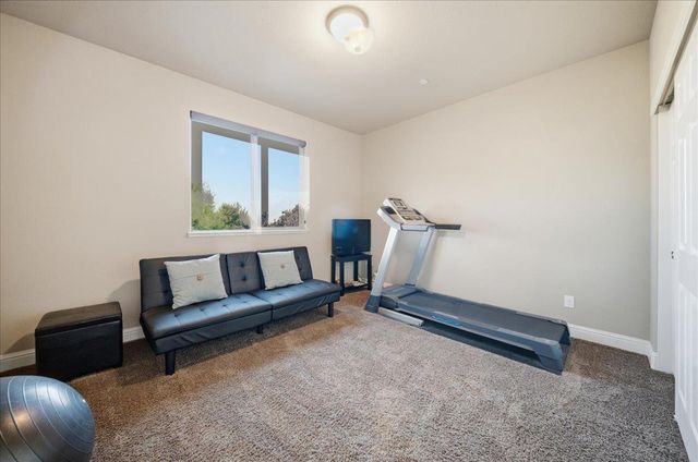 325 White Feather Ct, Roseville, CA 95747